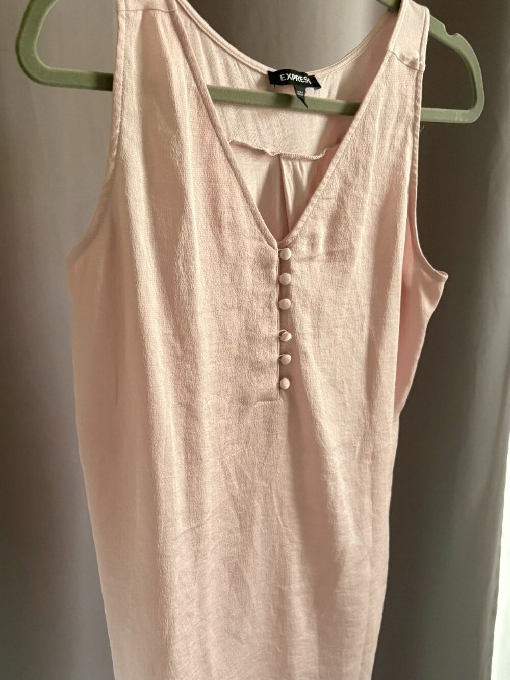 Express Womens Size M Blush Light Pink Button Loop V-Neck Sleeveless Blouse Tank